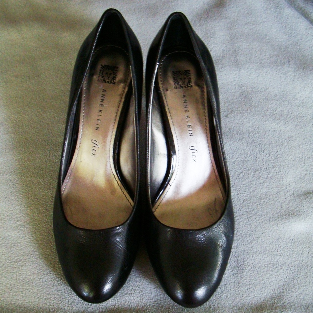 Anne KIein Black leather pumps heels